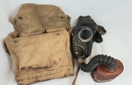 Canadian 2nd War Gas Mask and Bag
