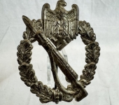 Infantry Assault Badge in Silver Hollow Back